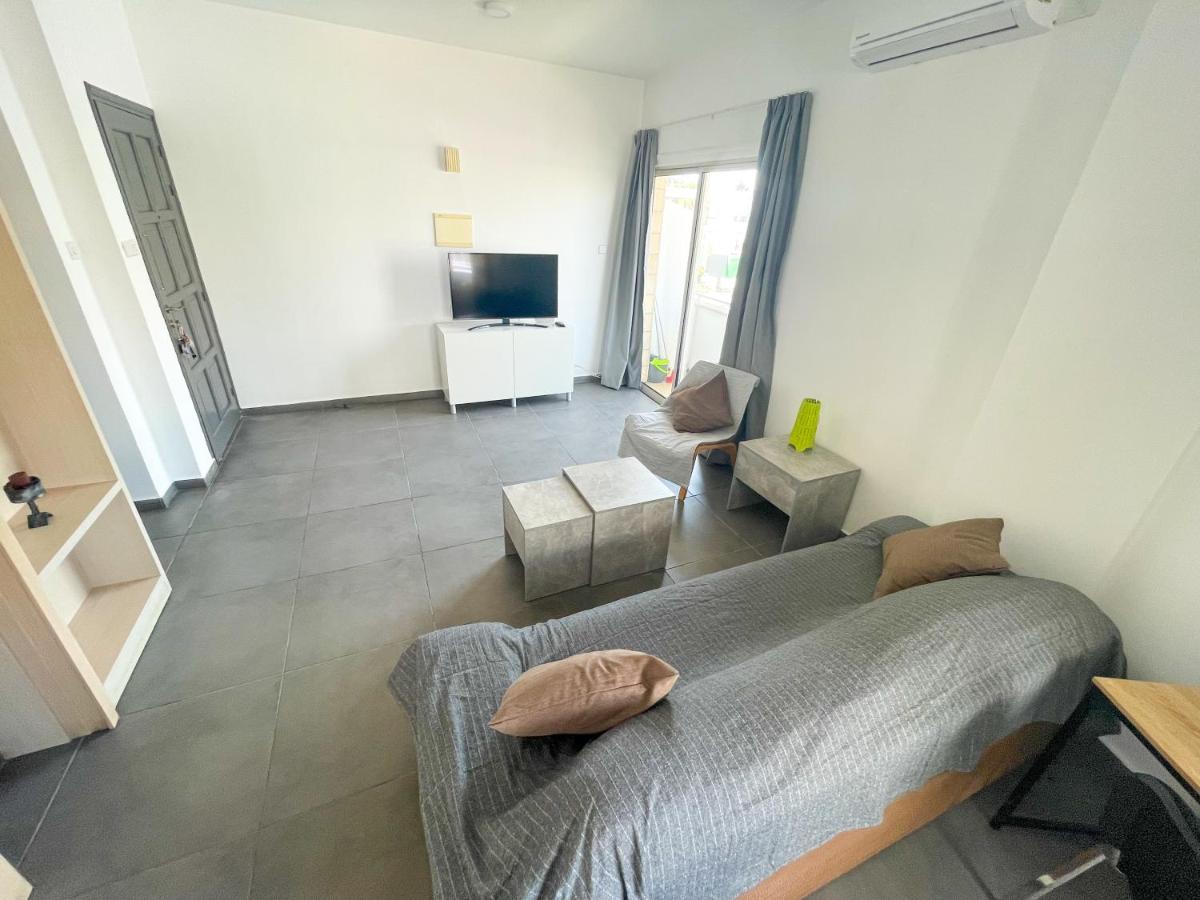 High Speed Holiday Apartment Larnaca Bagian luar foto